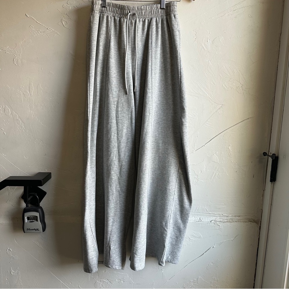La Kottee Women's Super Wide Leg Sweatpants in Gray Size Small NWOT